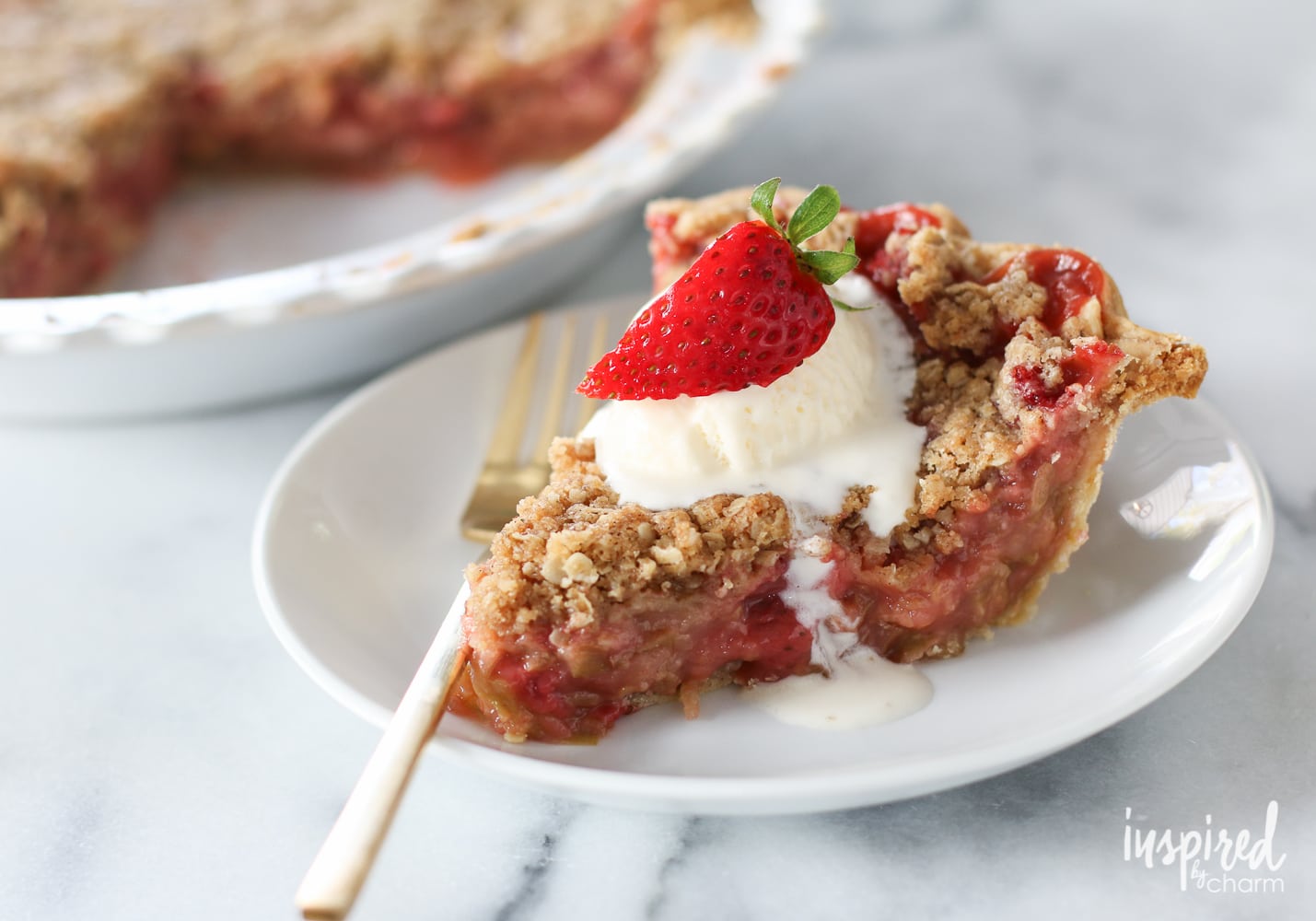 Easy Summer Strawberry Rhubarb Crumble Pie Recipe